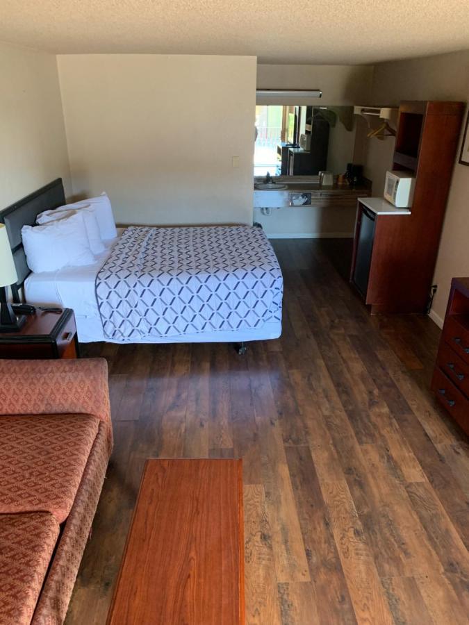 Smokey Point Motor Inn アーリントン エクステリア 写真