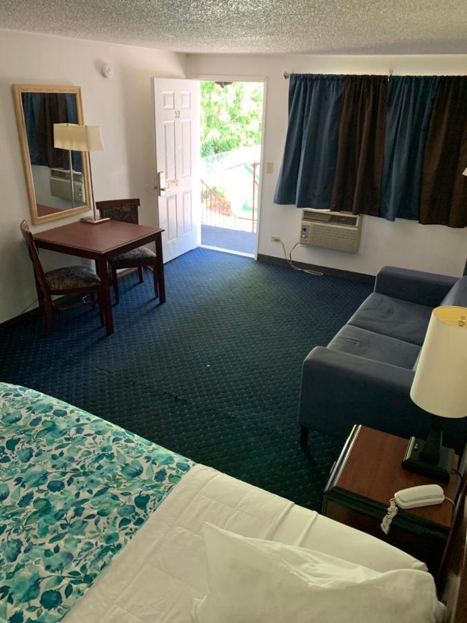 Smokey Point Motor Inn アーリントン エクステリア 写真